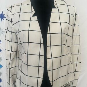 Women’s white and black, collarless, notched‎ lapels, blazer